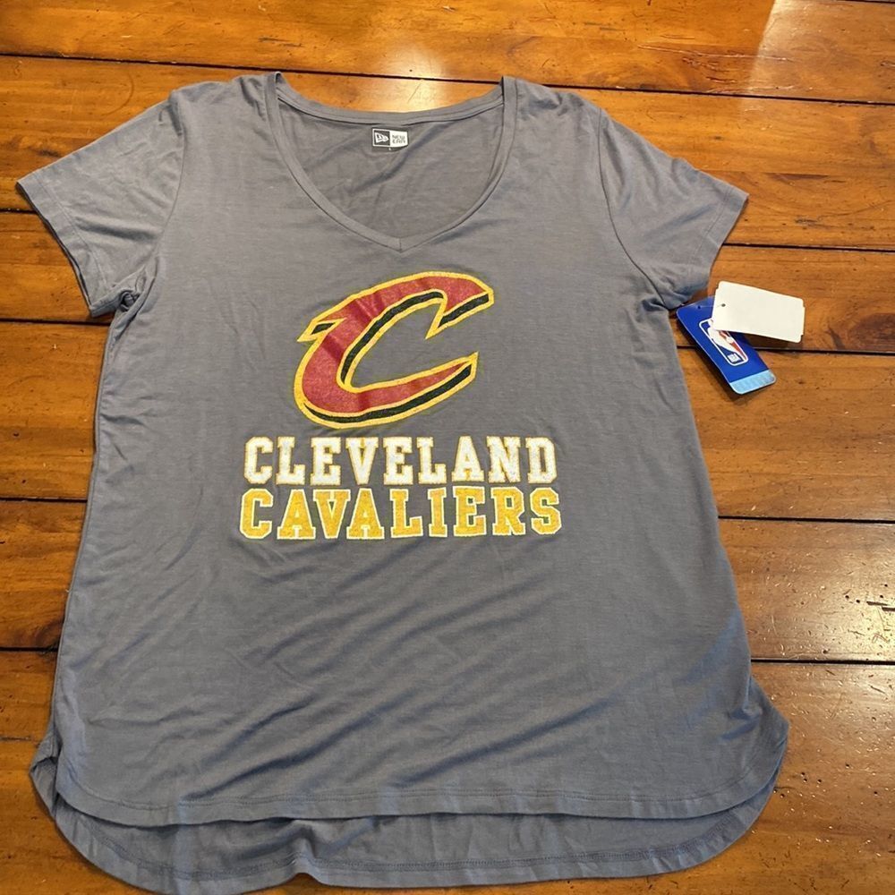 New Era NBA Cleveland Cavaliers V Neck T-shirt Women’s Large